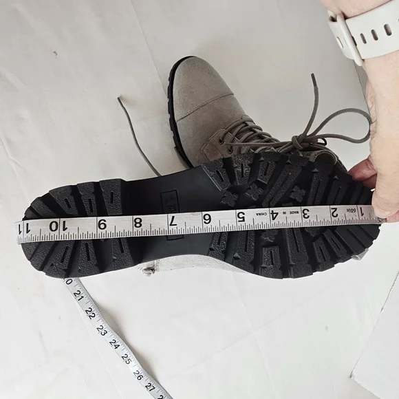 White Mountain Dashing Lace-Up Combat Boots Light Gray Quilted Side Zip Size 9.5 - Picture 8 of 8